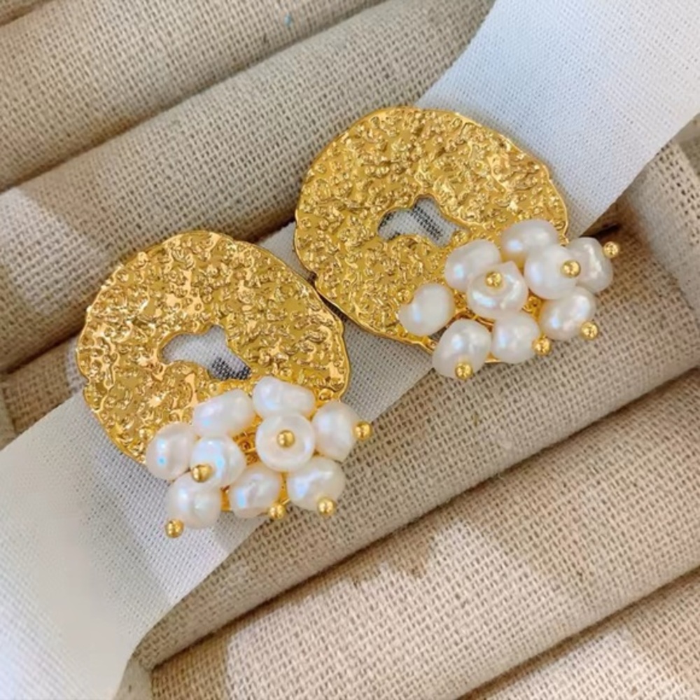 NWOT French vintage pearl earring